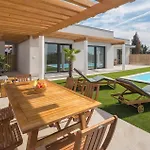 Nyaraló 3 Bedroom Pet Friendly In Krmed